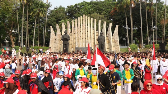 Ratusan warga napak tilas kemerdekaan RI di Tugu Proklamasi