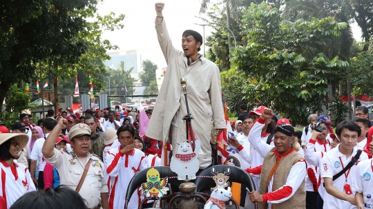 Ratusan warga napak tilas kemerdekaan RI di Tugu Proklamasi