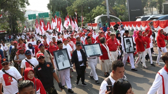 Ratusan warga napak tilas kemerdekaan RI di Tugu Proklamasi