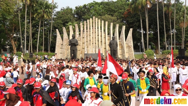 Foto : Ratusan warga napak tilas kemerdekaan RI di Tugu 