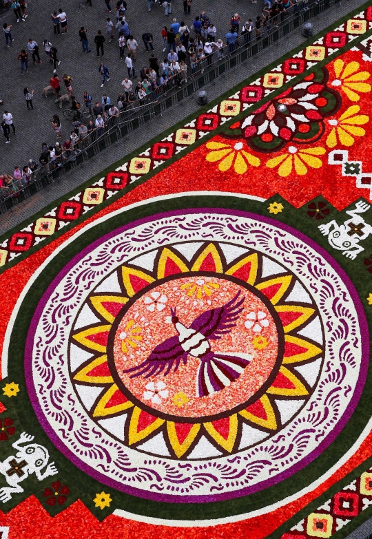 Keindahan karpet bunga raksasa di pusat kota Brussel