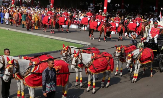 Berpakaian adat, Jokowi pimpin upacara HUT RI ke-73 di Istana Merdeka