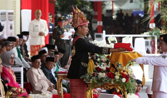 Berpakaian adat, Jokowi pimpin upacara HUT RI ke-73 di Istana Merdeka