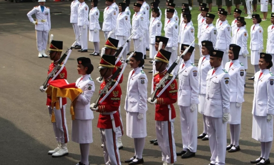 Berpakaian adat, Jokowi pimpin upacara HUT RI ke-73 di Istana Merdeka