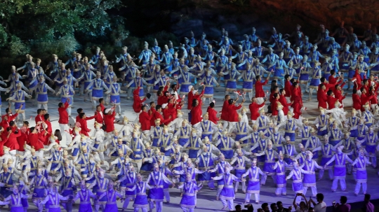 Parade atlet kontingen Indonesia di pembukaan Asian Games 2018