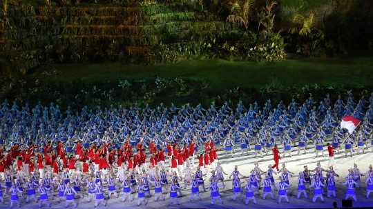Parade atlet kontingen Indonesia di pembukaan Asian Games 2018