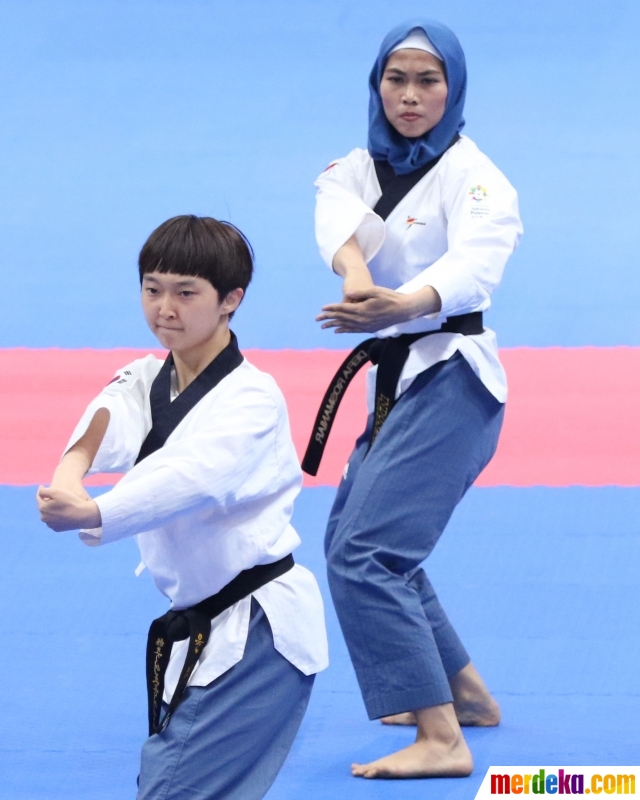 Foto Bersama Pm Korsel Jokowi Saksikan Laga Puncak Women Individual Poomsae Merdeka Com