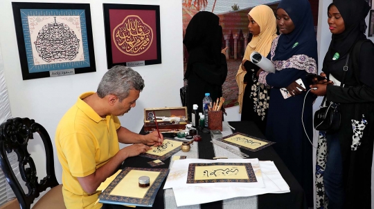 Mengunjungi pameran budaya Arab Saudi