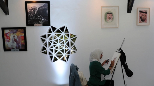Mengunjungi pameran budaya Arab Saudi