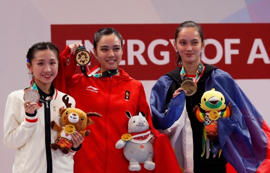 Gaya atlet wushu Lindswell gigit emas kedua untuk Indonesia