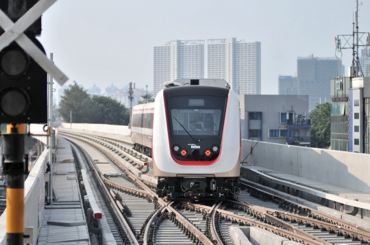 Menjajal LRT Kelapa Gading-Velodrome