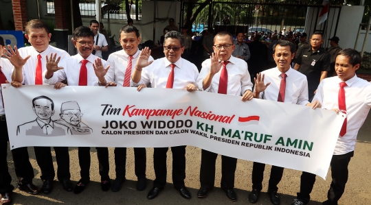 Lengkapi berkas Jokowi - Ma'ruf Amin di KPU, 9 Sekjen parpol naiki moge