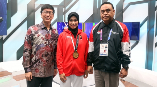 Penyumbang emas pertama Indonesia Defia Rosmaniar kunjungi SCTV