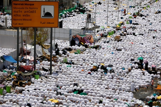 Penampakan jutaan jemaah haji wukuf di Arafah