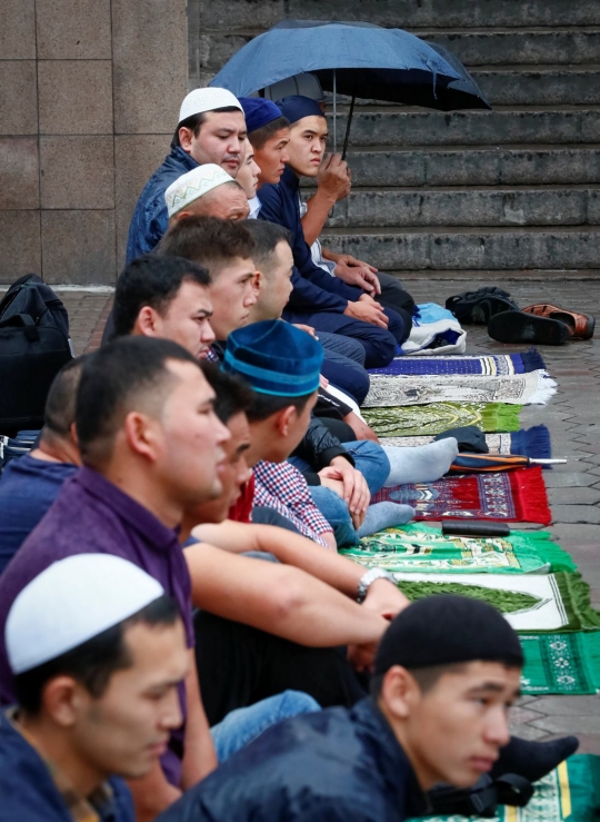 Kekhusyukan umat Islam Kazakhstan jalani salat Idul Adha 1439 H