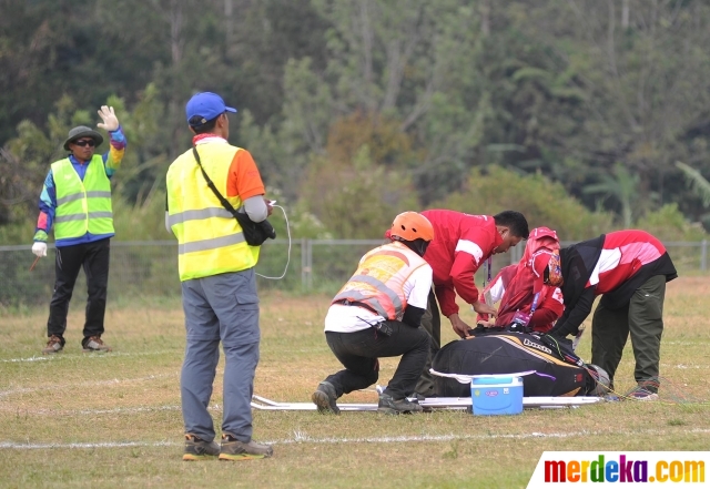 Foto : Detik-detik atlet paralayang putri Malaysia 