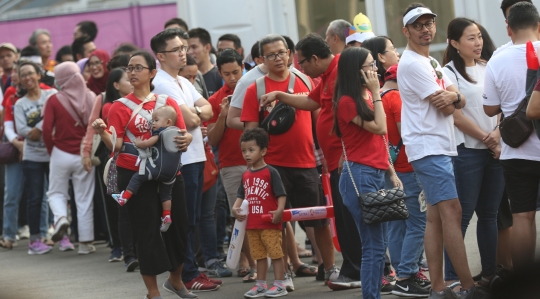 Ribuan suporter Indonesia serbu Istora Senayan