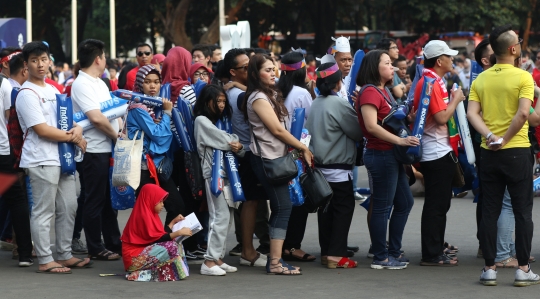 Ribuan suporter Indonesia serbu Istora Senayan