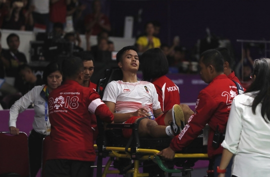 Dramatis, Anthony Ginting hadapi tunggal China sampai terpincang-pincang