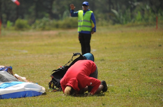 Sujud syukur Jafro Megawanto berhasil raih emas di cabor paralayang