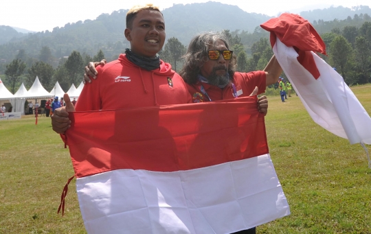 Sujud syukur Jafro Megawanto berhasil raih emas di cabor paralayang