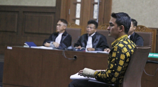 Zumi Zola jalani sidang perdana