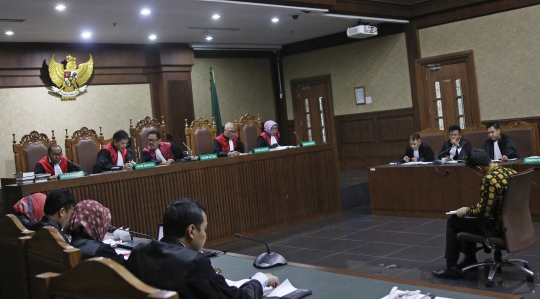 Zumi Zola jalani sidang perdana