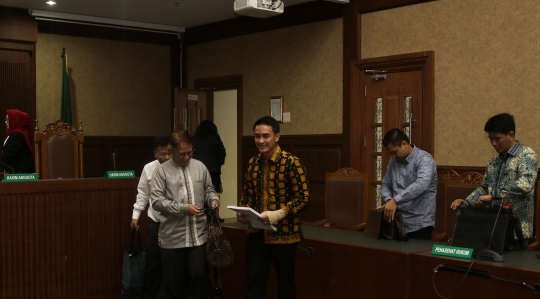 Zumi Zola jalani sidang perdana