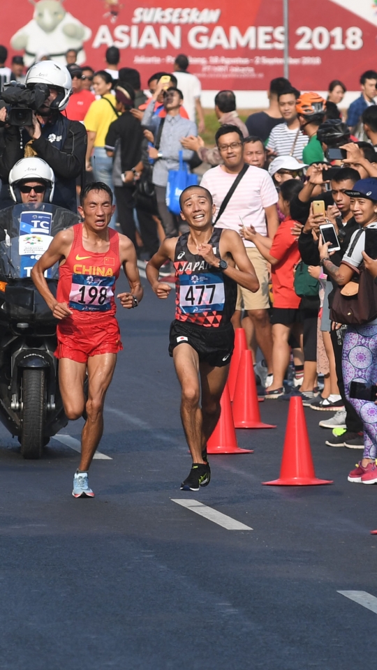 Wajah lelah atlet maraton Asian Games saat berlari tempuh 42 km