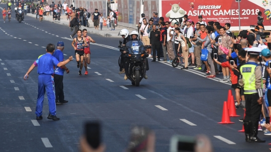 Wajah lelah atlet maraton Asian Games saat berlari tempuh 42 km