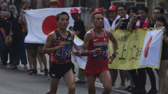 Wajah lelah atlet maraton Asian Games saat berlari tempuh 42 km