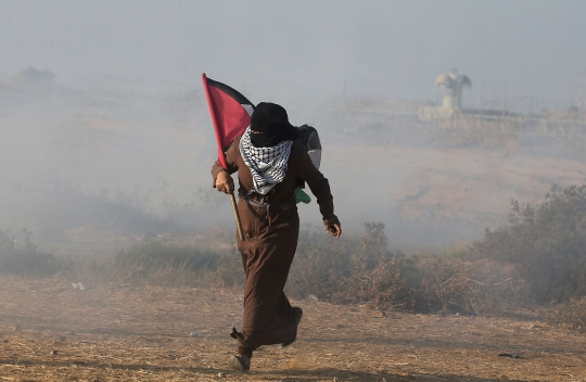 Nekatnya wanita Palestina hadapi tentara Israel dengan ketapel