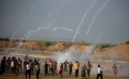 Nekatnya wanita Palestina hadapi tentara Israel dengan ketapel