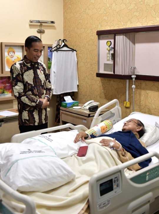 Presiden Jokowi jenguk Habibie di RSPAD