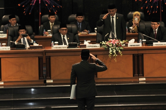 Mundur dari jabatan Wagub DKI, Sandiaga peluk erat Anies Baswedan