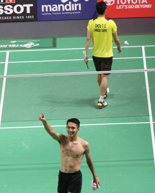 Aksi buka baju Jonatan Christie saat raih medali emas Asian Games