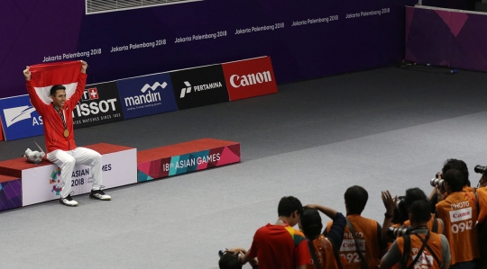 Aksi buka baju Jonatan Christie saat raih medali emas Asian Games