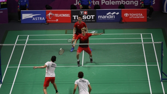 Duel sengit Kevin/Marcus vs Fajar/Rian saat berebut emas