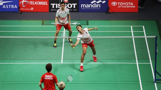 Duel sengit Kevin/Marcus vs Fajar/Rian saat berebut emas