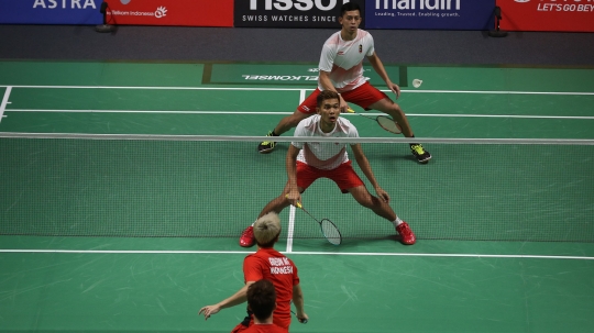 Duel sengit Kevin/Marcus vs Fajar/Rian saat berebut emas