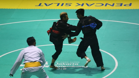 Raih emas, Pesilat Hanifan Yudani Kusumah sujud syukur