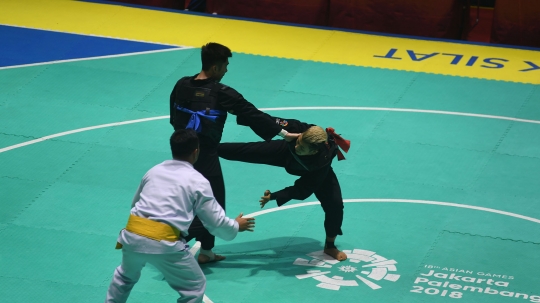 Raih emas, Pesilat Hanifan Yudani Kusumah sujud syukur