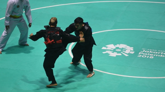 Raih emas, Pesilat Hanifan Yudani Kusumah sujud syukur