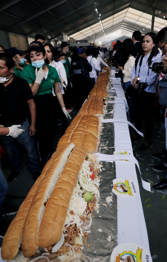 Penampakan sandwich terbesar di dunia, beratnya 865 kg