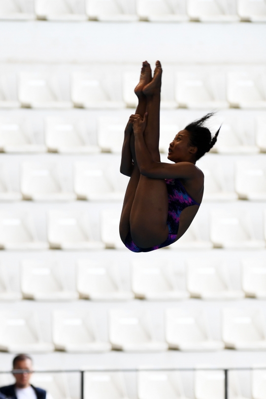 Atlet loncat indah Linadini Yasmin bersaing di nomor springboard 3m