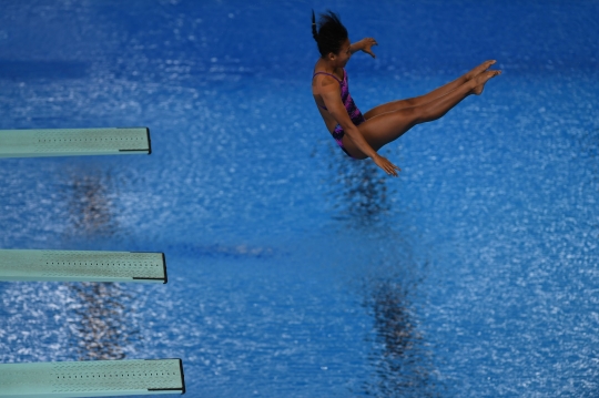 Atlet loncat indah Linadini Yasmin bersaing di nomor springboard 3m