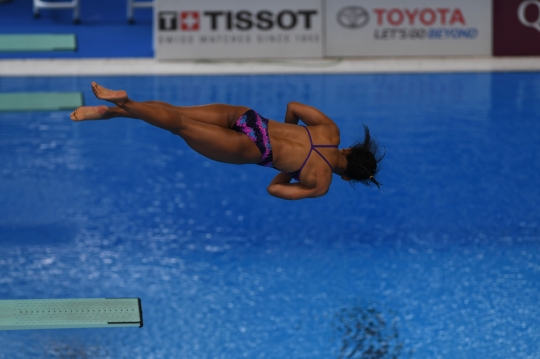 Atlet loncat indah Linadini Yasmin bersaing di nomor springboard 3m
