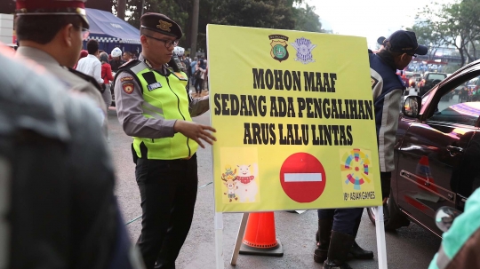 Kesigapan polisi dan Dishub atur lalu lintas jelang penutupan Asian Games 2018