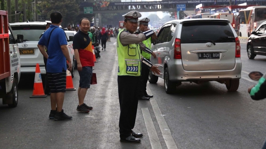 Kesigapan polisi dan Dishub atur lalu lintas jelang penutupan Asian Games 2018