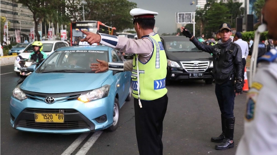 Kesigapan polisi dan Dishub atur lalu lintas jelang penutupan Asian Games 2018